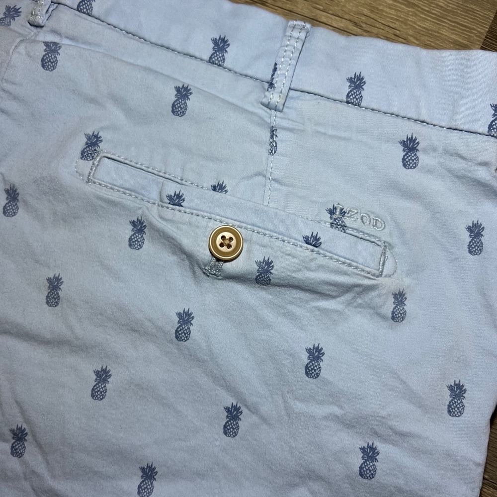 IZOD Pineapple Print Chino Shorts Men's 36W Light Blue Preppy Golf Casual - Picture 6 of 8